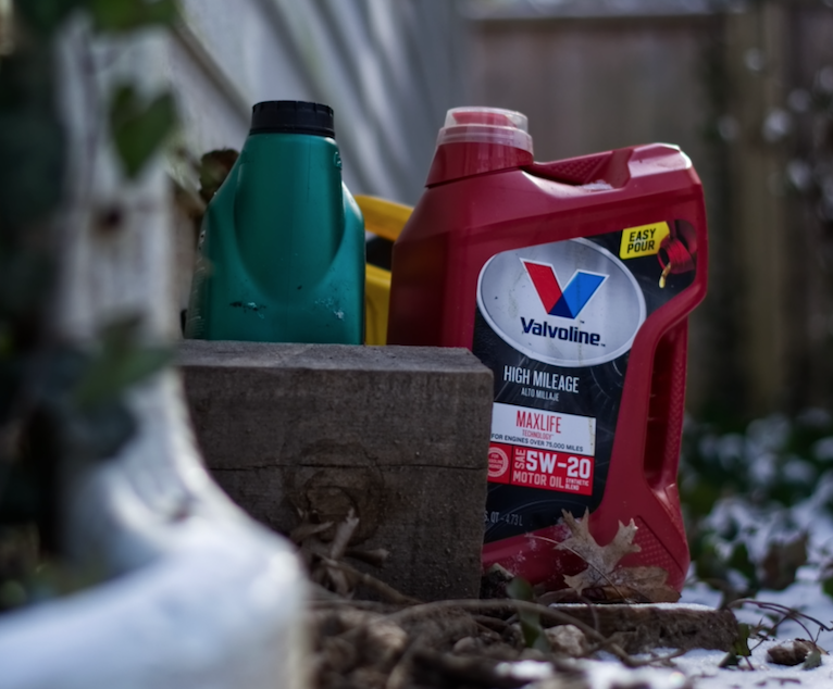 oil-change-service-car-winter