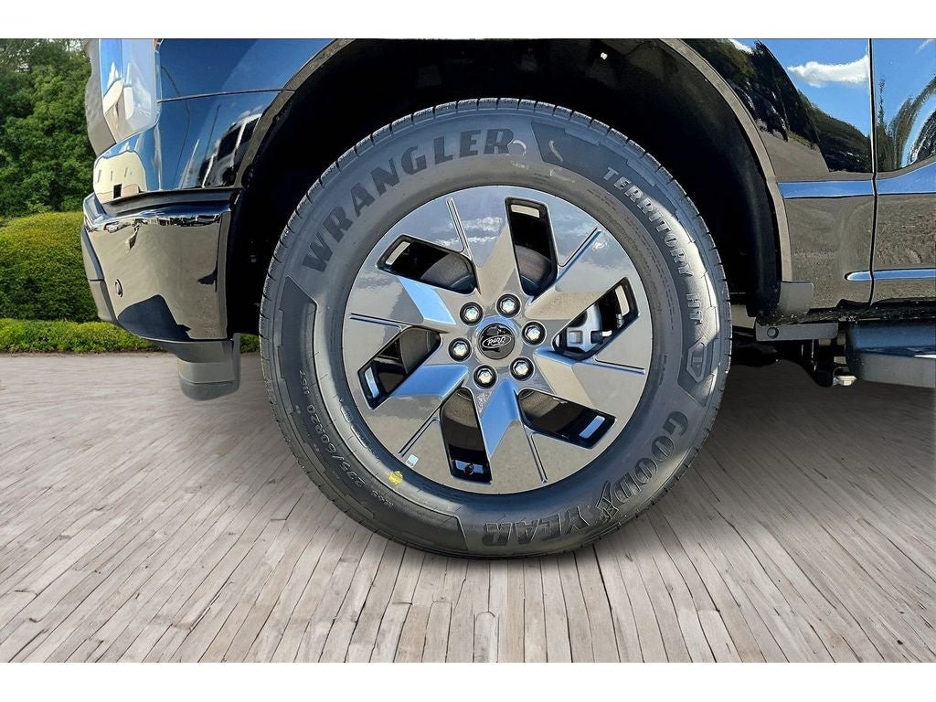 2025 Ford F-150 Lightning Flash