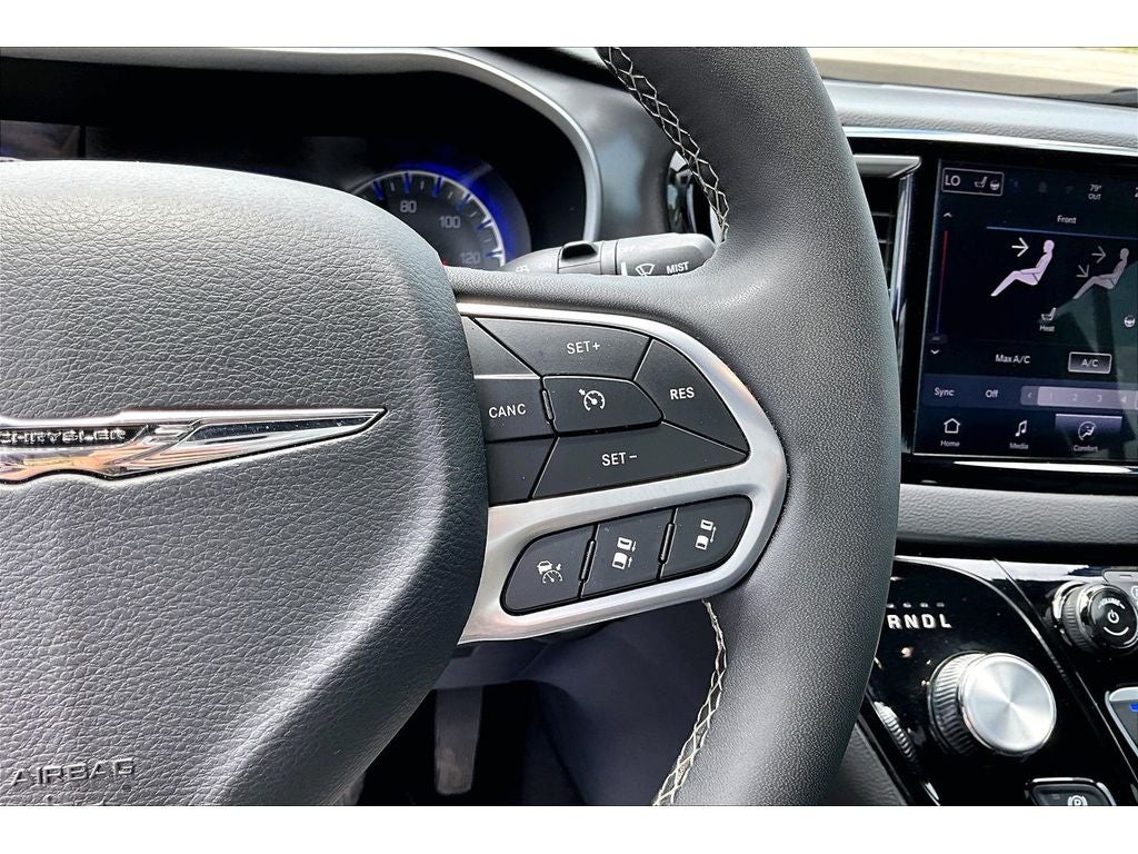 2025 Chrysler Pacifica Select
