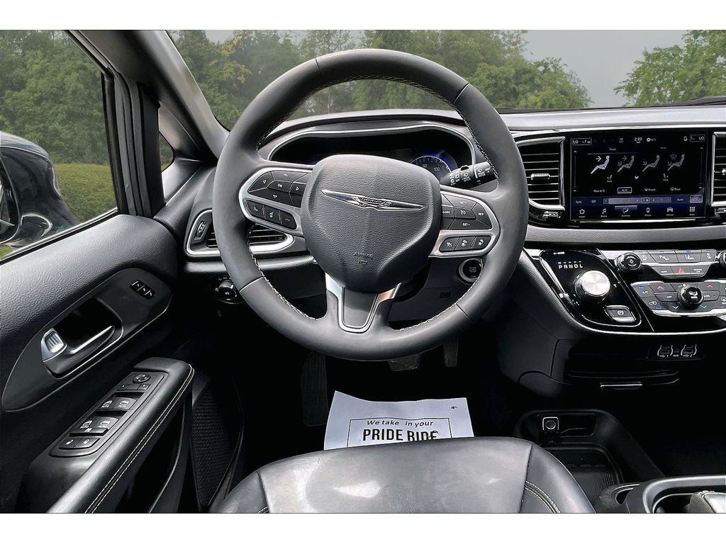2025 Chrysler Pacifica Select