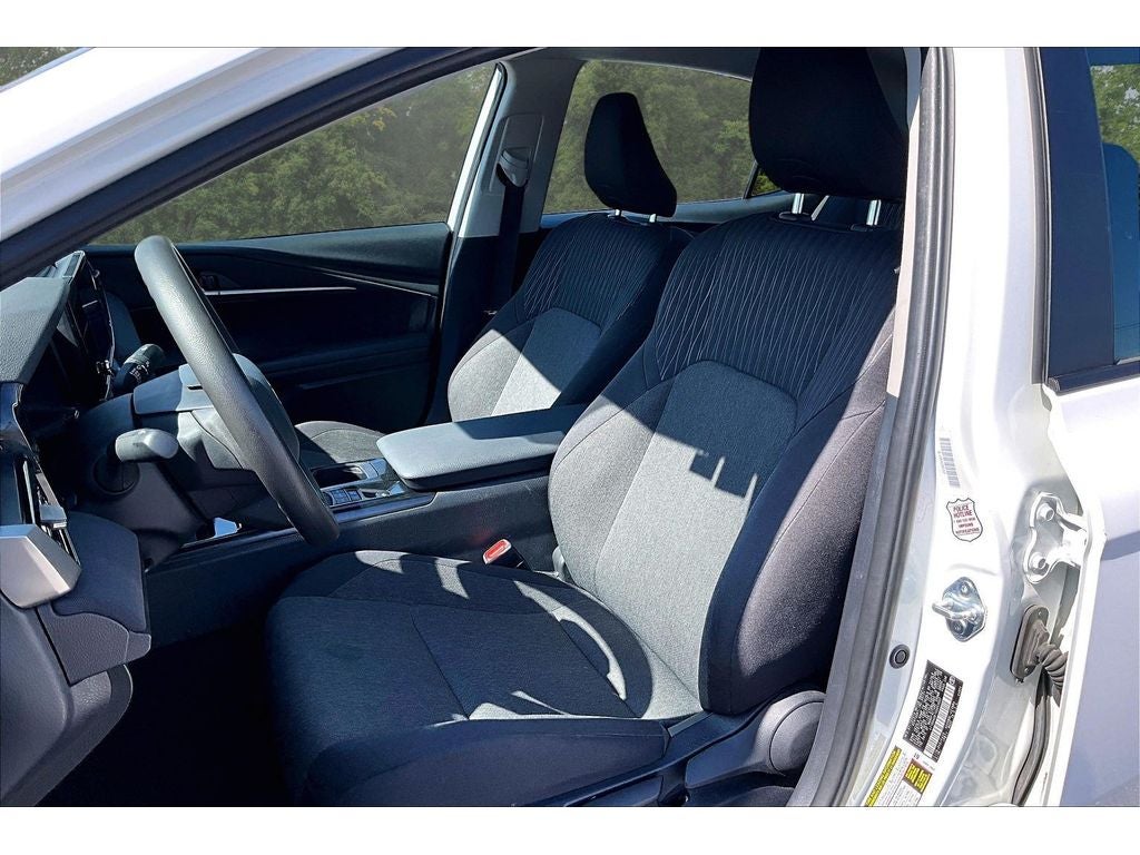 2025 Toyota Camry Hybrid LE