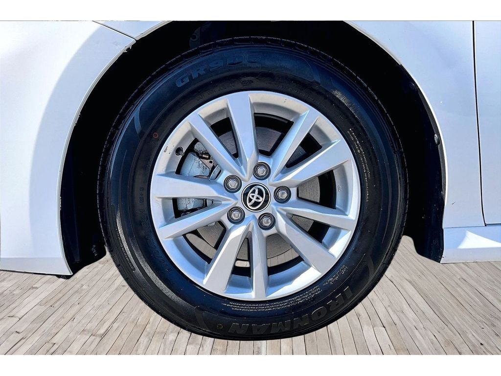 2025 Toyota Camry Hybrid LE