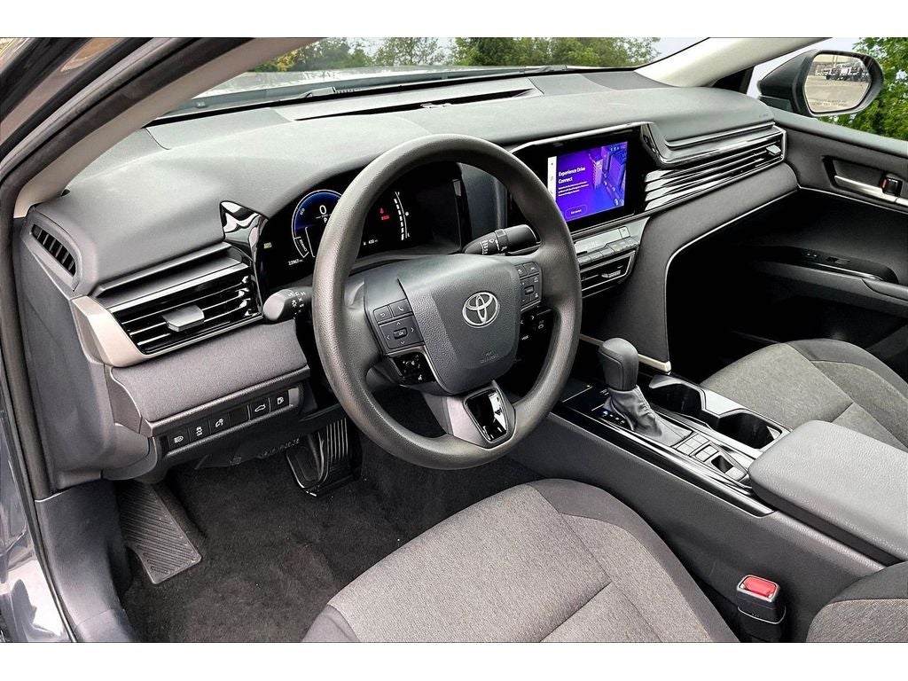 2025 Toyota Camry Hybrid LE