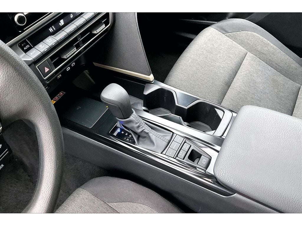 2025 Toyota Camry Hybrid LE