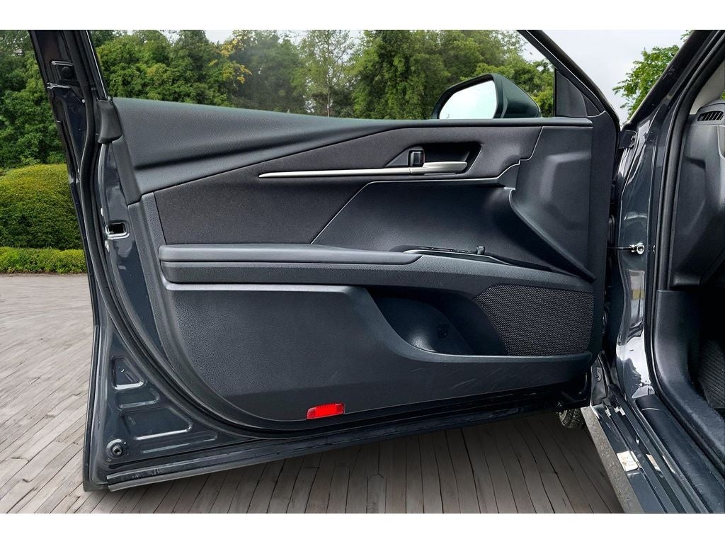 2025 Toyota Camry Hybrid LE