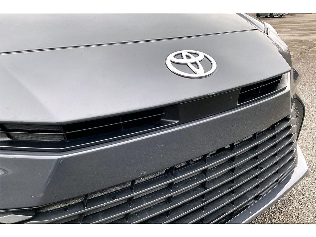 2025 Toyota Camry Hybrid LE