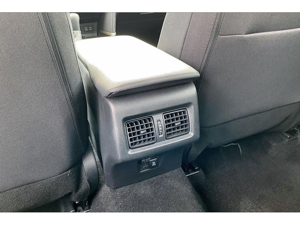 2025 Toyota Camry Hybrid LE