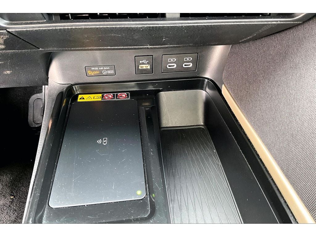 2025 Toyota Camry Hybrid LE