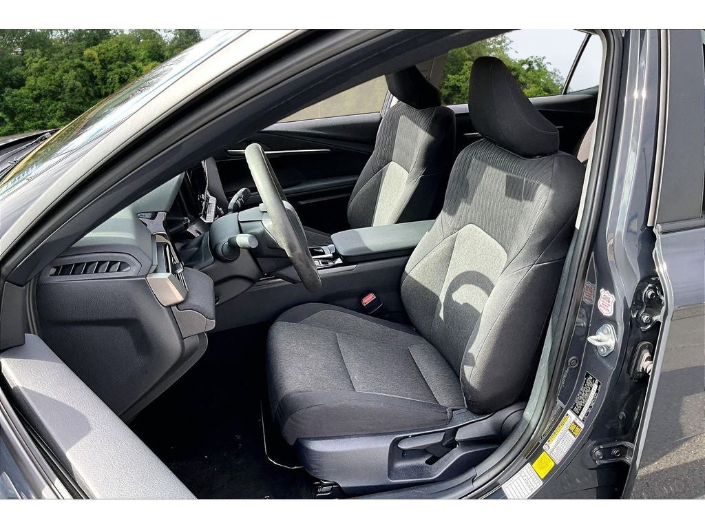 2025 Toyota Camry Hybrid LE