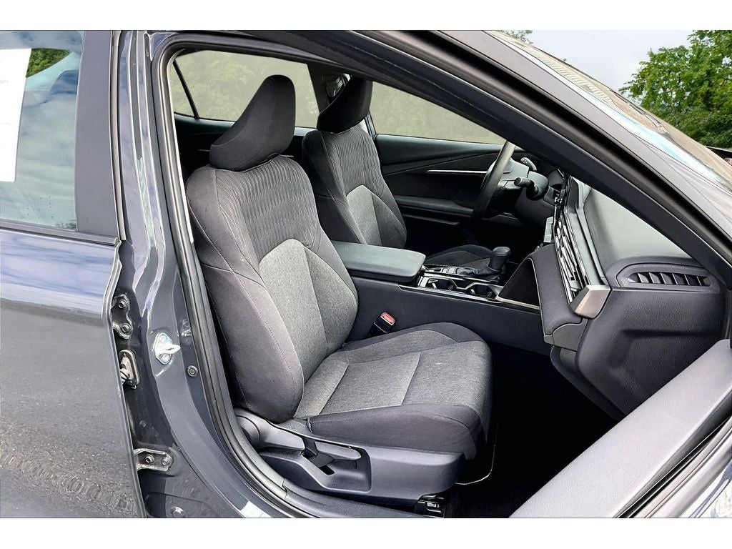 2025 Toyota Camry Hybrid LE