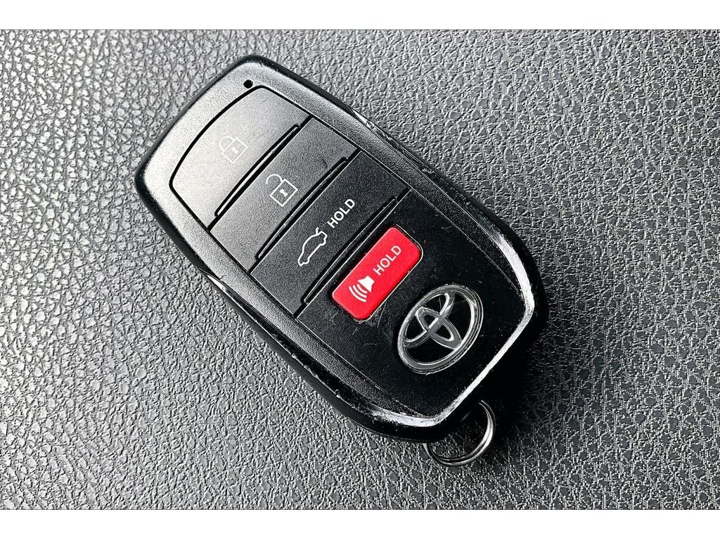 2025 Toyota Camry Hybrid LE