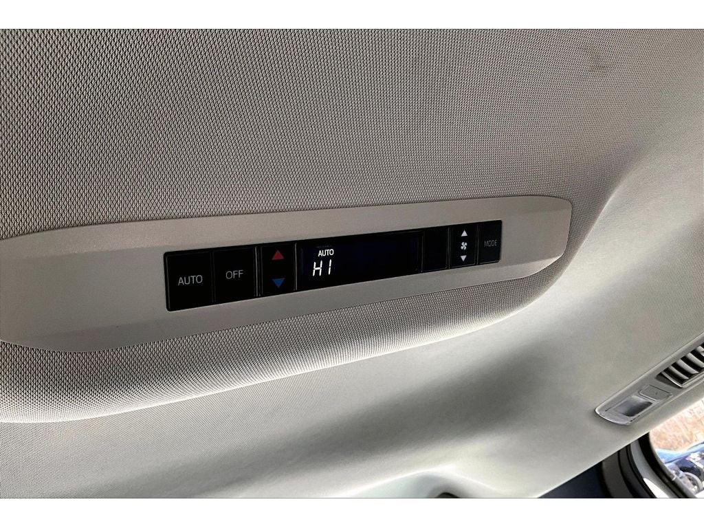 2025 Toyota Sienna LE