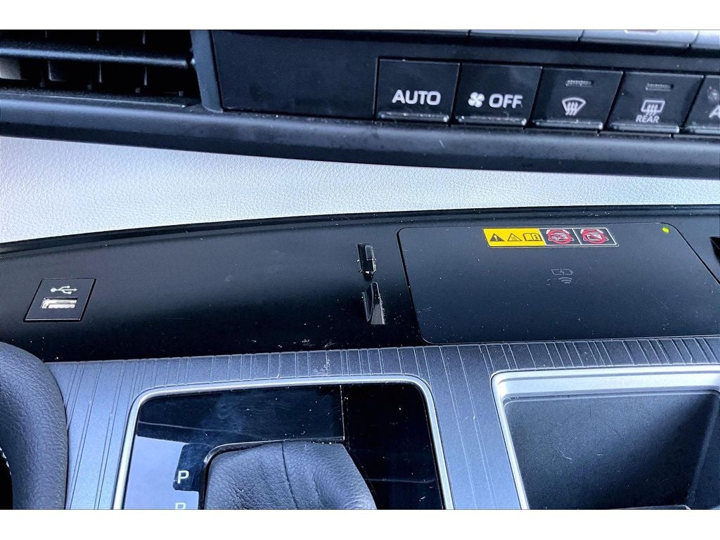 2025 Toyota Sienna LE