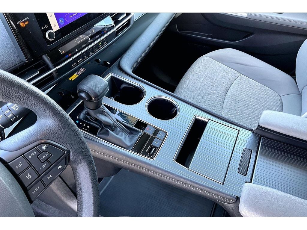 2025 Toyota Sienna LE