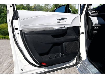2025 Toyota Sienna LE