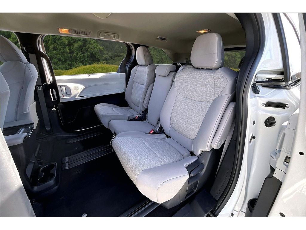 2025 Toyota Sienna LE