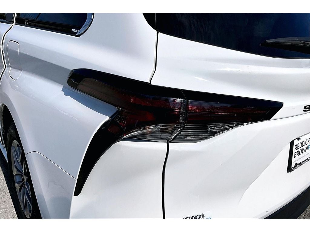 2025 Toyota Sienna LE