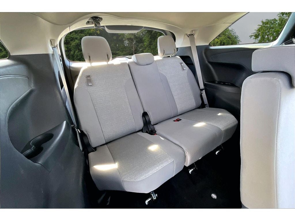 2025 Toyota Sienna LE