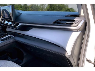 2025 Toyota Sienna LE