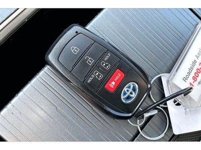 2025 Toyota Sienna LE