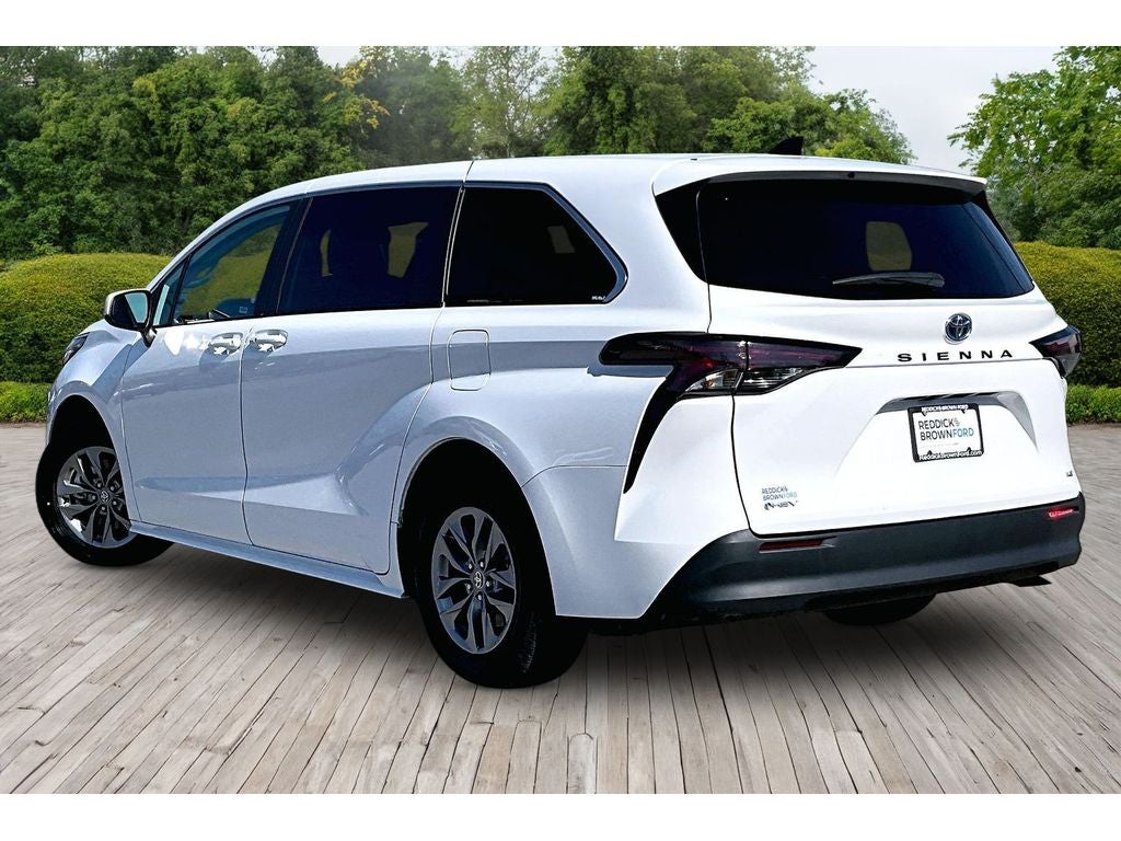 2025 Toyota Sienna LE