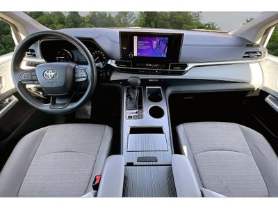 2025 Toyota Sienna LE