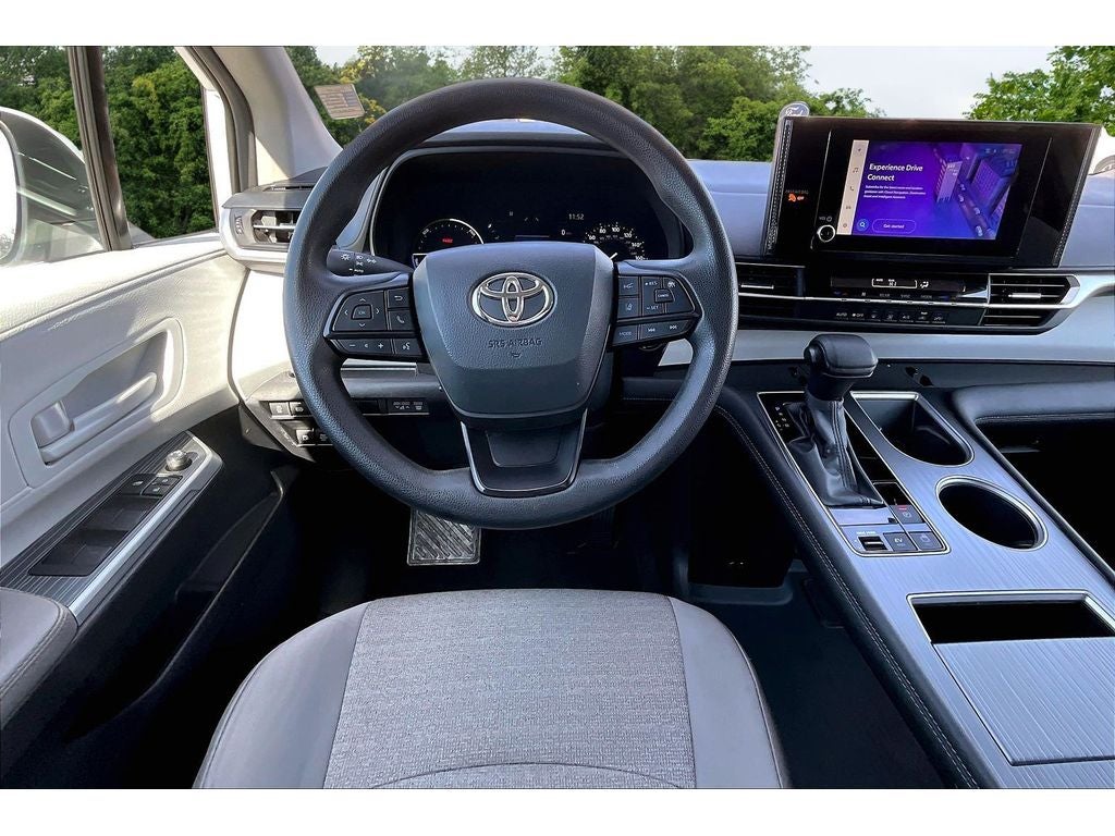 2025 Toyota Sienna LE