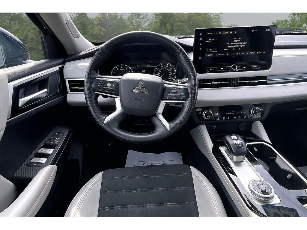 2025 Mitsubishi Outlander SE