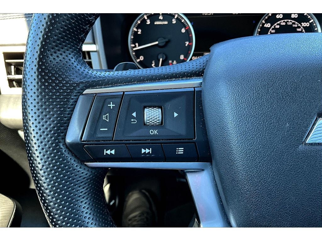 2024 Mitsubishi Outlander Base