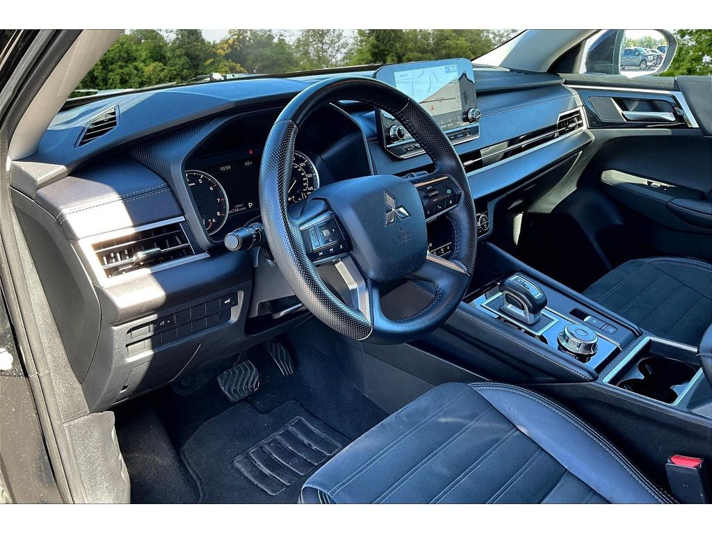 2024 Mitsubishi Outlander Base