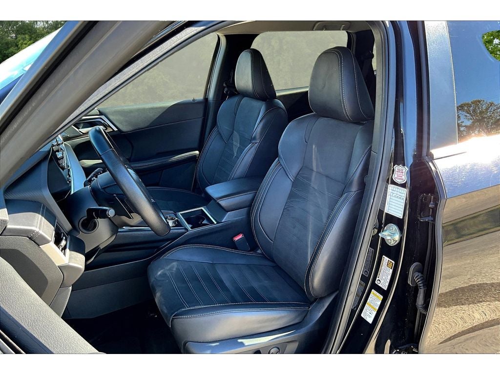 2024 Mitsubishi Outlander Base