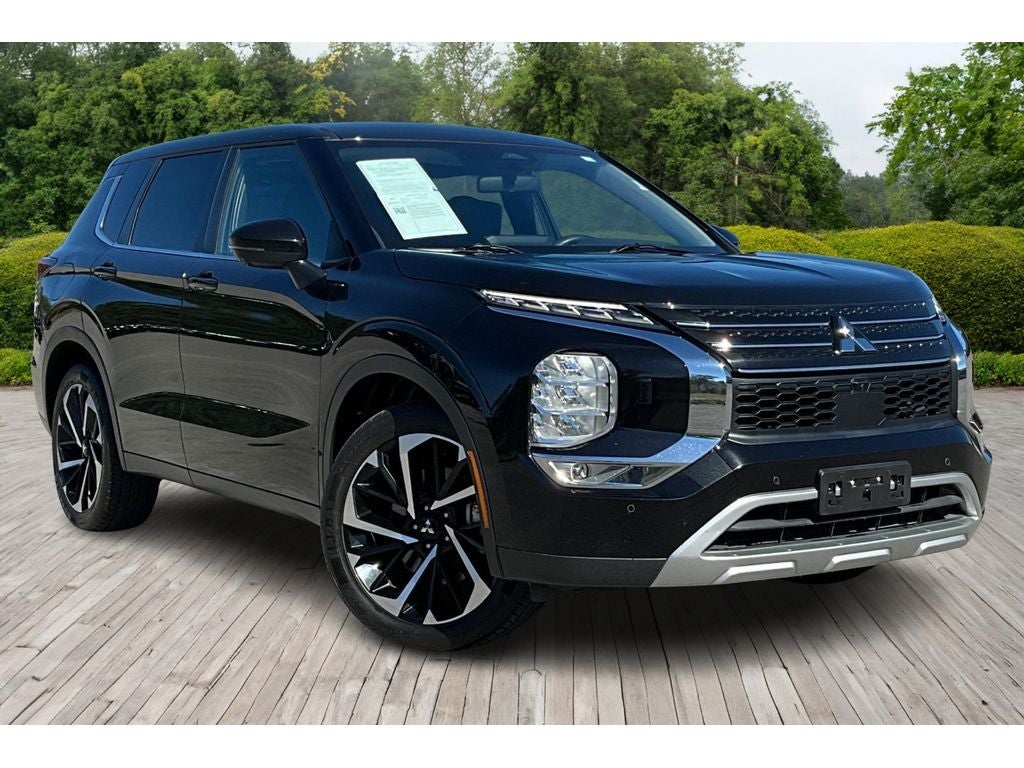 2024 Mitsubishi Outlander Base