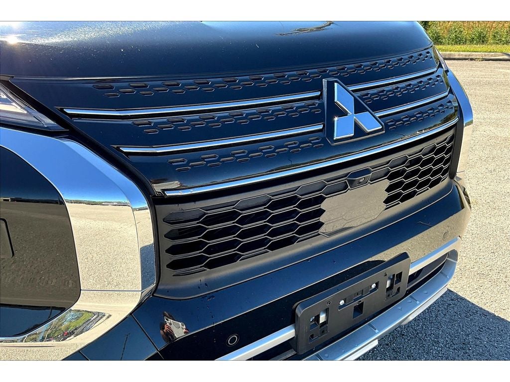 2024 Mitsubishi Outlander Base