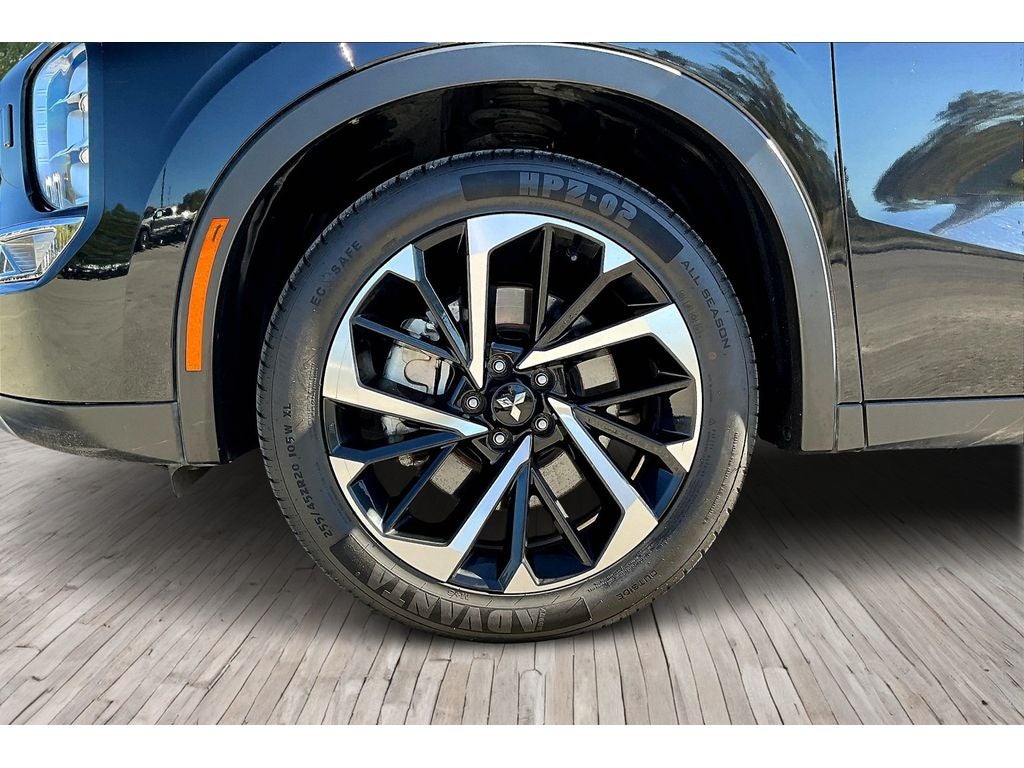 2024 Mitsubishi Outlander Base