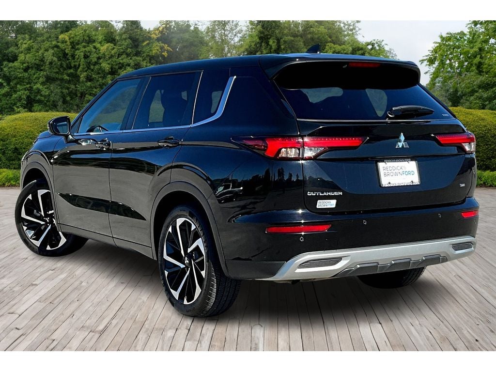 2024 Mitsubishi Outlander Base