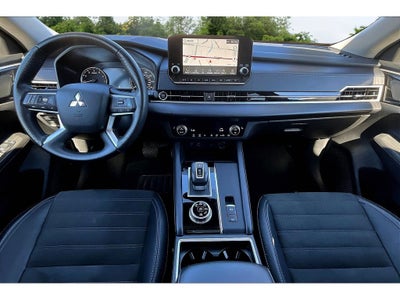2024 Mitsubishi Outlander Base