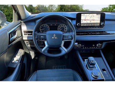 2024 Mitsubishi Outlander Base